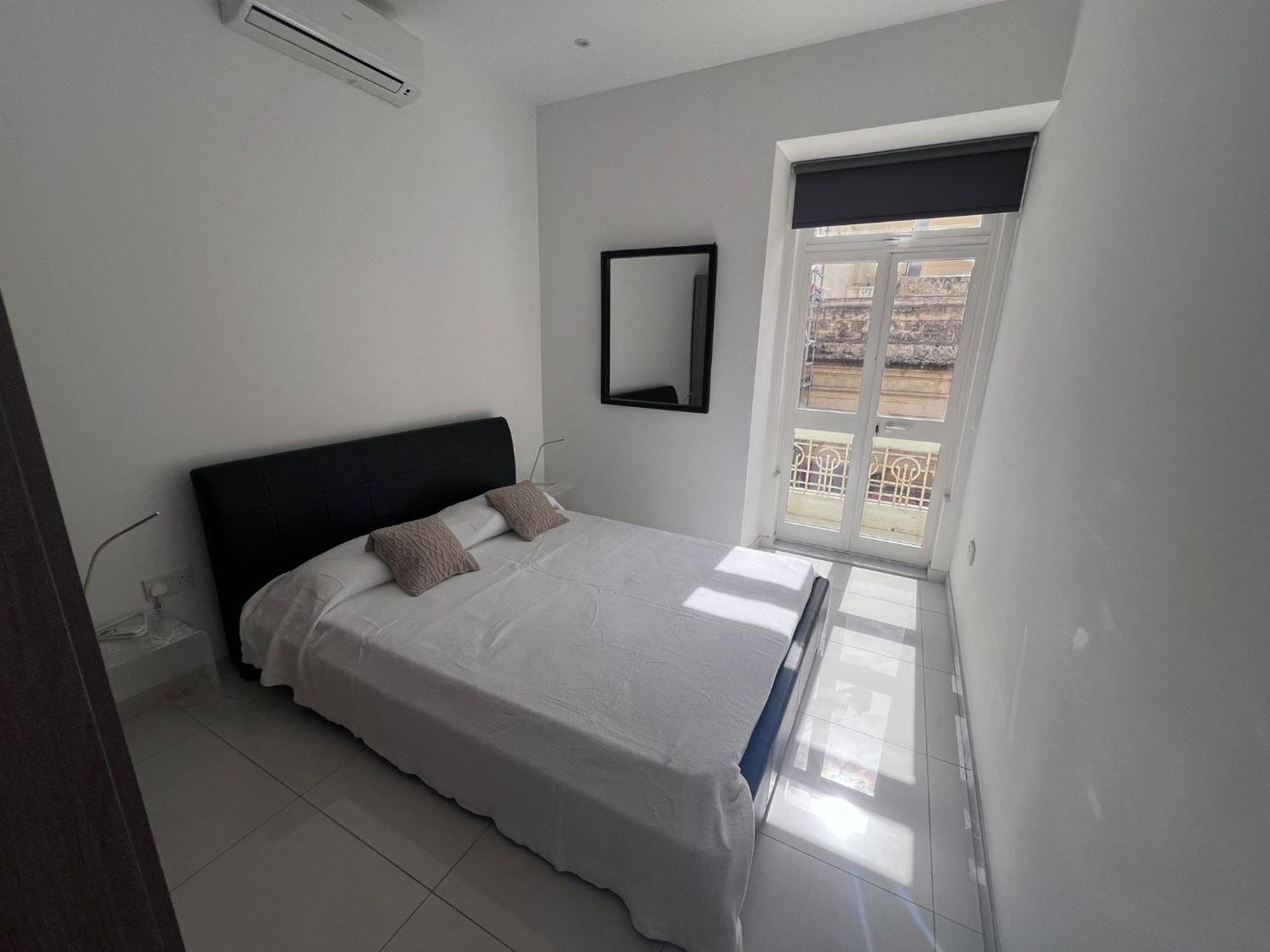 Sunny One Bedroom Apartment In Old Bakery Street La Valeta Exterior foto
